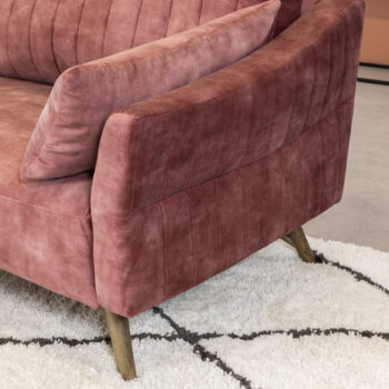 Bank Nolan oud roze detailfoto van poten en zijkant van de bank betalen per maand. 
