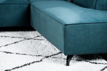Close up van de stof van lease bank Kai in velvet groen