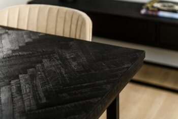 Close up van lease eettafel Yannis visgraat motief tafel