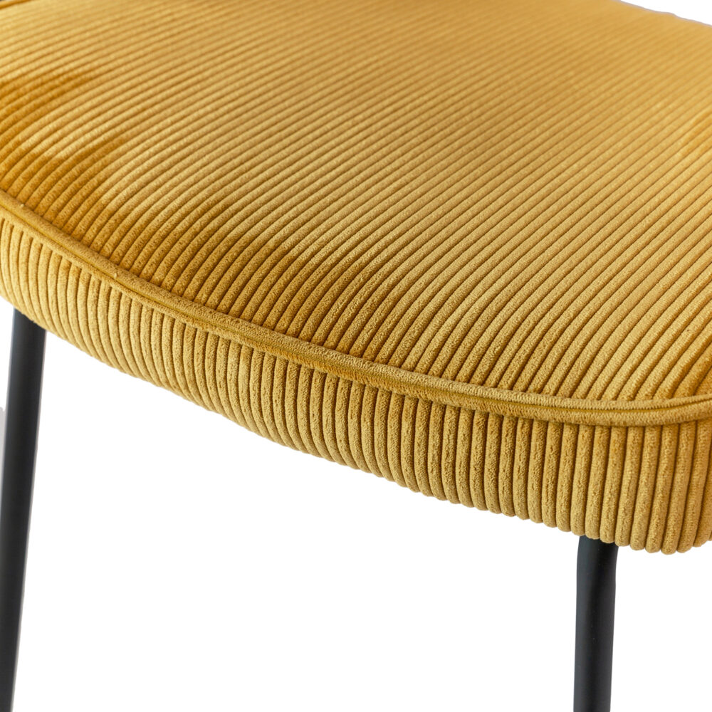Eetkamerstoel Ribbens Leasen in okergele uitvoering detailfoto velvet bekleding